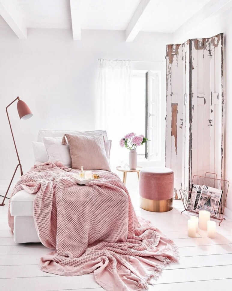 A balanced soft bedroom looks with white wall and pink decoration